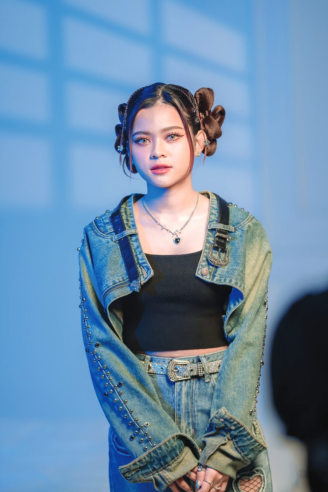 จับกระแสลูกทุ่ง - ‘กิมกลอย’พลิกลุกส์ใส ‘อยากติดเธอ’สไตล์สามช่า