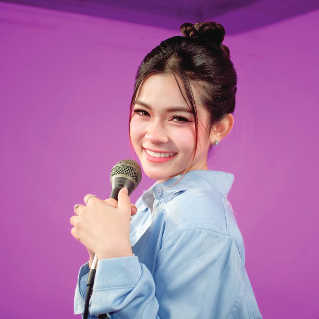 จับกระแสลูกทุ่ง - ‘กิมกลอย’พลิกลุกส์ใส ‘อยากติดเธอ’สไตล์สามช่า