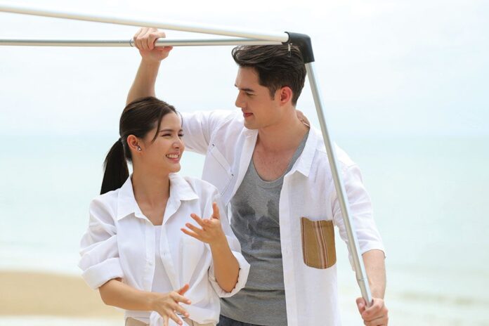 เบื้องหลังมายา