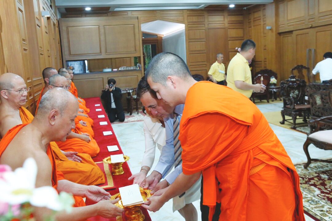 ข่าวสดพระเครื่อง - สารัชถ์-ครอบครัว‘รัตนาวะดี’ บริจาค 41 ล้านถวายวัดสระเกศ