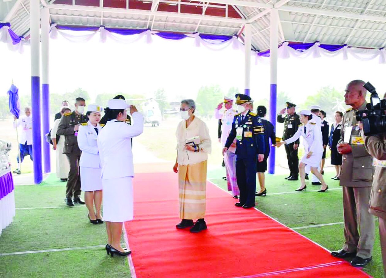 รายงานพิเศษ - ปีติ-เสด็จฯบรรจุบรมสารีริกธาตุ  ยกฉัตรพระธาตุเจดีย์ศรีชมภูสถิตย์