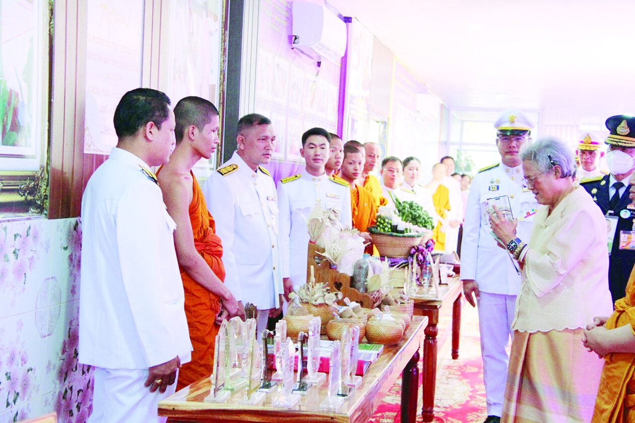 รายงานพิเศษ - ปีติ-เสด็จฯบรรจุบรมสารีริกธาตุ  ยกฉัตรพระธาตุเจดีย์ศรีชมภูสถิตย์