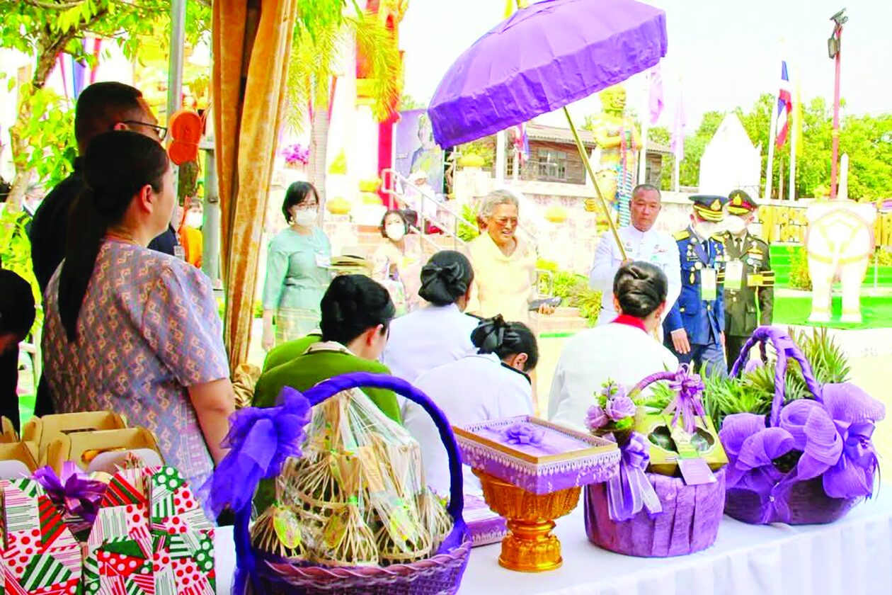 รายงานพิเศษ - ปีติ-เสด็จฯบรรจุบรมสารีริกธาตุ  ยกฉัตรพระธาตุเจดีย์ศรีชมภูสถิตย์