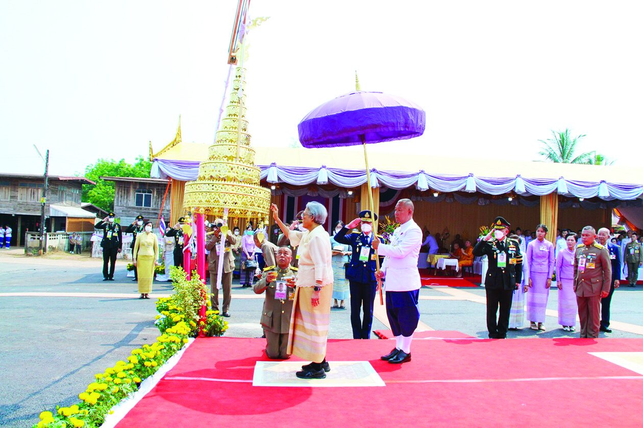 รายงานพิเศษ - ปีติ-เสด็จฯบรรจุบรมสารีริกธาตุ  ยกฉัตรพระธาตุเจดีย์ศรีชมภูสถิตย์
