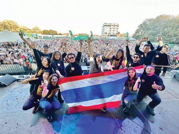 จับกระแสลูกทุ่ง - ‘พี สะเดิด’จัดเต็มความสุข ทัวร์ต่างแดนคนไทยคลายเหงา