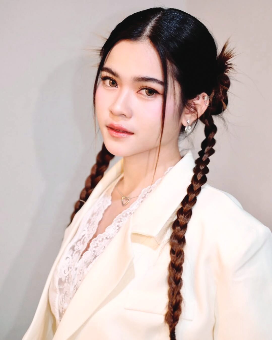 จับกระแสลูกทุ่ง - ‘กิมกลอย’พลิกลุกส์ใส ‘อยากติดเธอ’สไตล์สามช่า