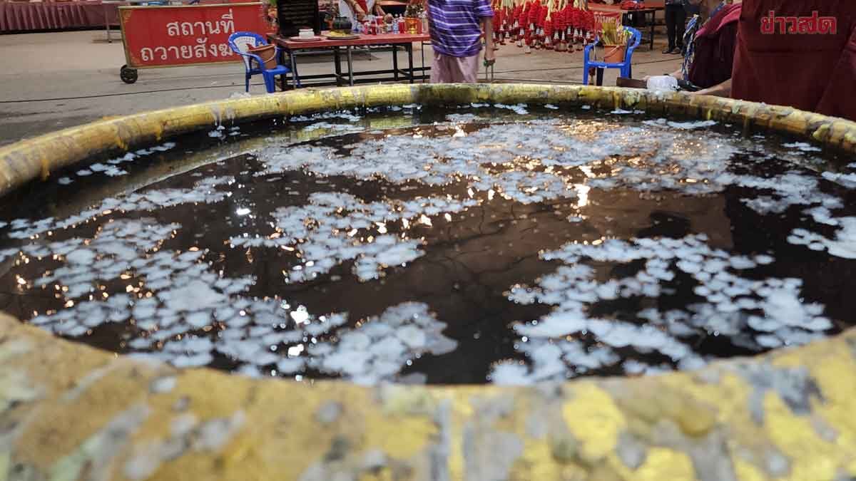 .ส่องเลขเด็ด อ่างน้ำมนต์ พิธีจุดเทียนเสริมดวง 4 เดือน 4 ได้เลขลุ้นโชค.