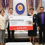 มูลนิธิอาสาเพื่อนพึ่ง (ภาฯ) ยามยาก สภากาชาดไทย รับมอบเงิน 4.2 ล้าน ช่วยผู้ประสบภัย