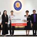 มูลนิธิอาสาเพื่อนพึ่ง (ภาฯ) ยามยาก สภากาชาดไทย รับมอบเงิน 4.2 ล้าน ช่วยผู้ประสบภัย