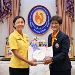 นายกสมาคมภริยาฯปลัดกลาโหม มอบเงินสมทบทุน มูลนิธิอาสาเพื่อนพึ่ง (ภาฯ) ยามยาก