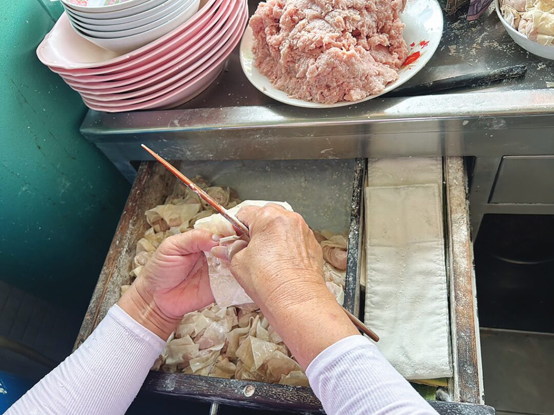 สวรรค์ในครัว - ‘ก๋ำเช้ง’บะหมี่ไข่ทำมือ สูตรโบราณ-เจ้าดังราชบุรี