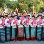 มาดามหยก ปลื้ม เชียงใหม่ ทำสำเร็จ ทุบสถิติโลก ฟ้อนเล็บล้านนา มากที่สุดในโลก สมโภชเชียงใหม่ 729 ปี