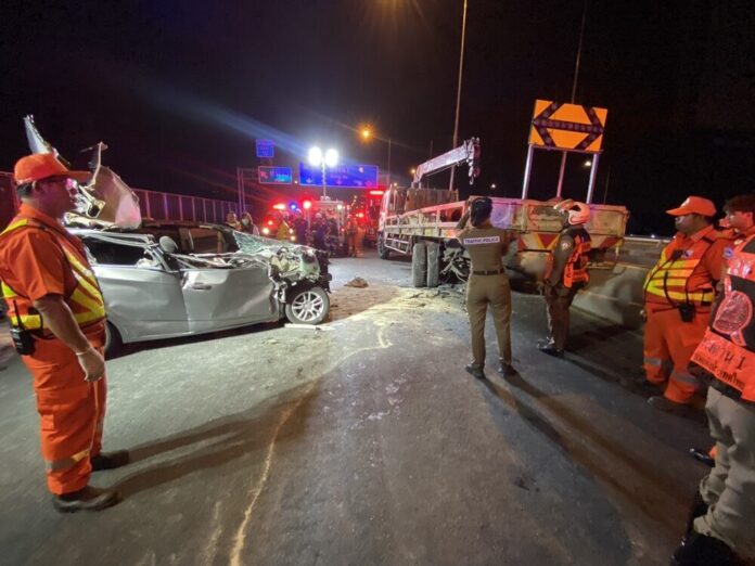 Fatal crash on Bangkok expressway leaves woman dead, man injured | News by Thaiger