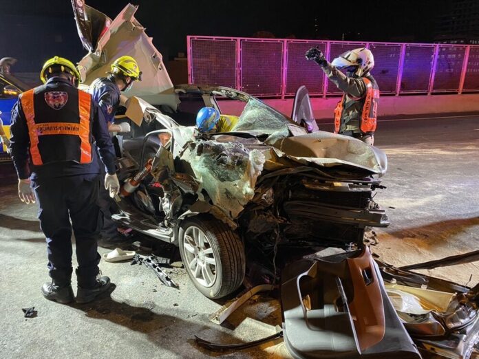 Fatal crash on Bangkok expressway leaves woman dead, man injured | News by Thaiger