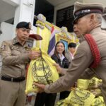 ผบช.น. - กต.ตร. กทม. พร้อมคณะลงพื้นที่มอบถุงยังชีพ ตรวจอาคารที่ทำการ-แฟลตสน.ดุสิต