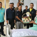 ผบช.น. เยี่ยม 2 ตำรวจพระโขนง รับบาดเจ็บ 2 นาย มองสิ่งของ-เงินบำรุงขวัญกำลังใจ