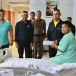 ผบช.น. เยี่ยม 2 ตำรวจพระโขนง รับบาดเจ็บ 2 นาย มองสิ่งของ-เงินบำรุงขวัญกำลังใจ