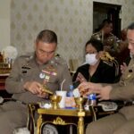 ที่ปรึกษาพิเศษตร. ผบช.น.-ผบช.ภ.7 ร่วมสวดอภิธรรมศพ 2 ตร.เครื่องตกเสียชีวิต-ปฏิบัติหน้าที่