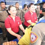 มอบถุงยังชีพ-ไข่ข้าวสาร แก่ครอบครัวตำรวจจราจรโครงการพระราชดำริ 170 นาย