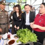 มอบถุงยังชีพ-ไข่ข้าวสาร แก่ครอบครัวตำรวจจราจรโครงการพระราชดำริ 170 นาย