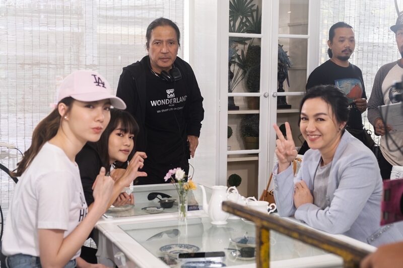 ‘ออม-แม่ก้อย’ เฮ! หนังสั้น “ยังรักกัน” คว้า2รางวัลต่างประเทศ ยก ‘เป็ด-วีระศักดิ์’ ผู้กำกับงานละเอียด