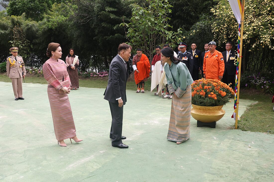 ในหลวง พระราชินี เสด็จฯ โครงการหลวงเดเชนโชลิง สมเด็จพระราชินีแห่งภูฏาน เฝ้าฯ รับเสด็จ