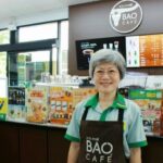 ชีวิตไม่ได้หยุดแค่เกษียณ...สู่เส้นทางใหม่ในฐานะบาริสต้าวัยเก๋า ‘ป้าทิพ-ทิพวรรณ’ 