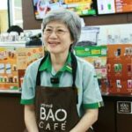 ชีวิตไม่ได้หยุดแค่เกษียณ...สู่เส้นทางใหม่ในฐานะบาริสต้าวัยเก๋า ‘ป้าทิพ-ทิพวรรณ’ 