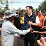 อนุทินลงพื้นที่สุราษฎร์ฯ ให้กำลังใจผู้ประสบอุทกภัย เน้นย้ำความปลอดภัยเป็นหลัก