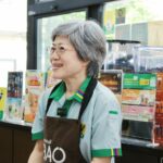 ชีวิตไม่ได้หยุดแค่เกษียณ...สู่เส้นทางใหม่ในฐานะบาริสต้าวัยเก๋า ‘ป้าทิพ-ทิพวรรณ’ 
