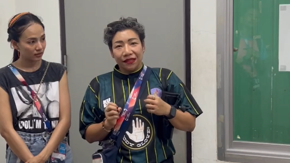 เมษ์ ผู้จัดการ