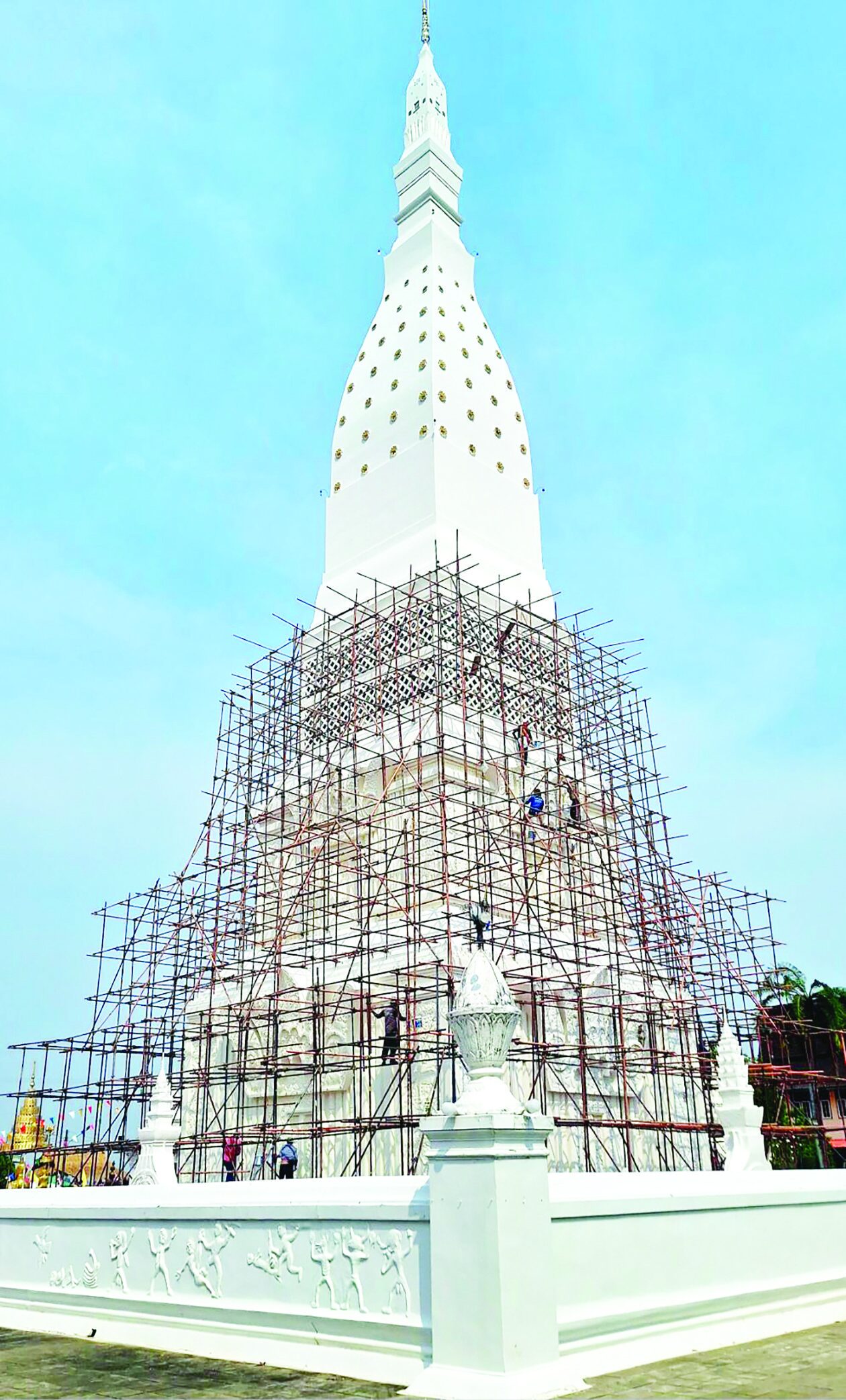 รายงานพิเศษ - ผ้าป่าสามัคคีแม่ทัพภาค 2 บูรณะ‘พระธาตุท่าอุเทน’
