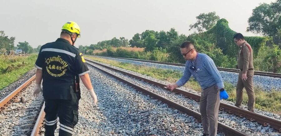 สลด หนุ่มสวมบ๊อกเซอร์ตัวเดียว ยืนบนราง ถูก รถไฟชนดับ คนขับรับเบรกไม่ทัน - ข่าวสด