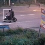 แก๊งวัยรุ่นห้าว ยกพวกตะลุมบอน ไล่ยิงกลางถนน เมินรถสัญจรผ่าน ชาวบ้านหนีตายจ้าละหวั่น
