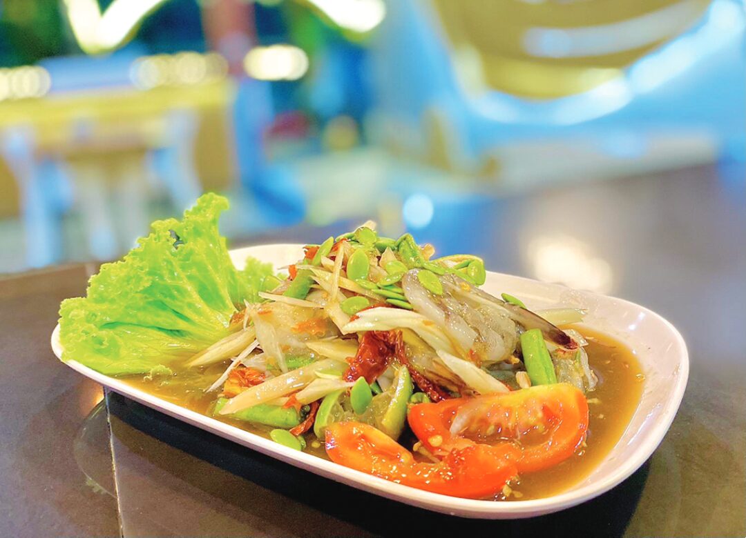 อิ่มอร่อย - ร้านเรือจ้างข้างคลอง บรรยากาศสุดชิลริมแม่น้ำตรัง