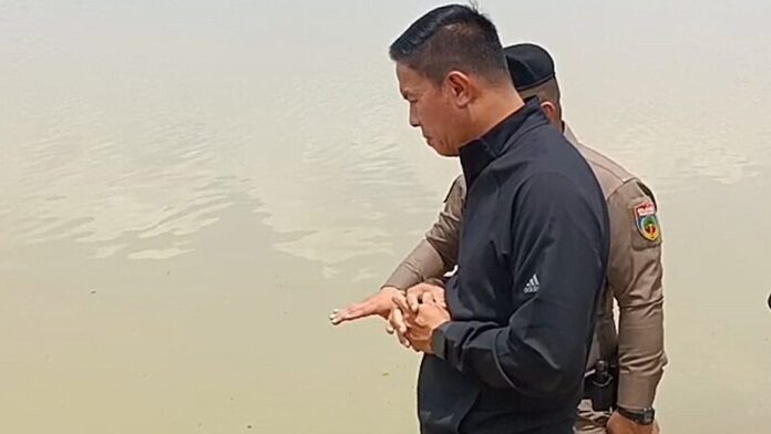 Murder mystery: Man's body in barrel at Nakhon Sawan reservoir | News by Thaiger