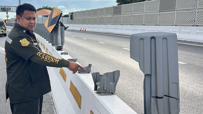 23 year old dies in big bike crash on Nonthaburi bridge | News by Thaiger