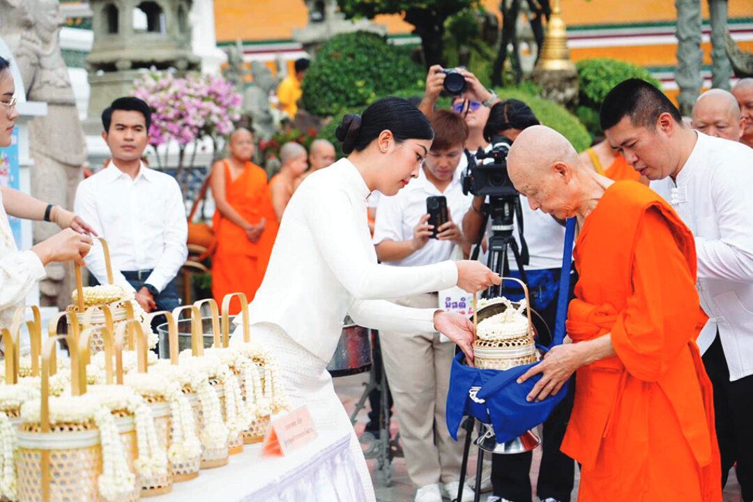 รายงานพิเศษ - พิธีเจริญพระพุทธมนต์ เวียนเทียนวันวิสาขบูชา