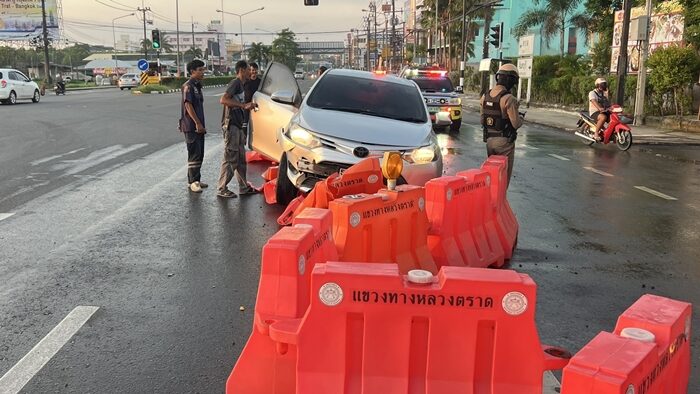 Intoxicated karaoke workers crash into barriers in Trat | News by Thaiger