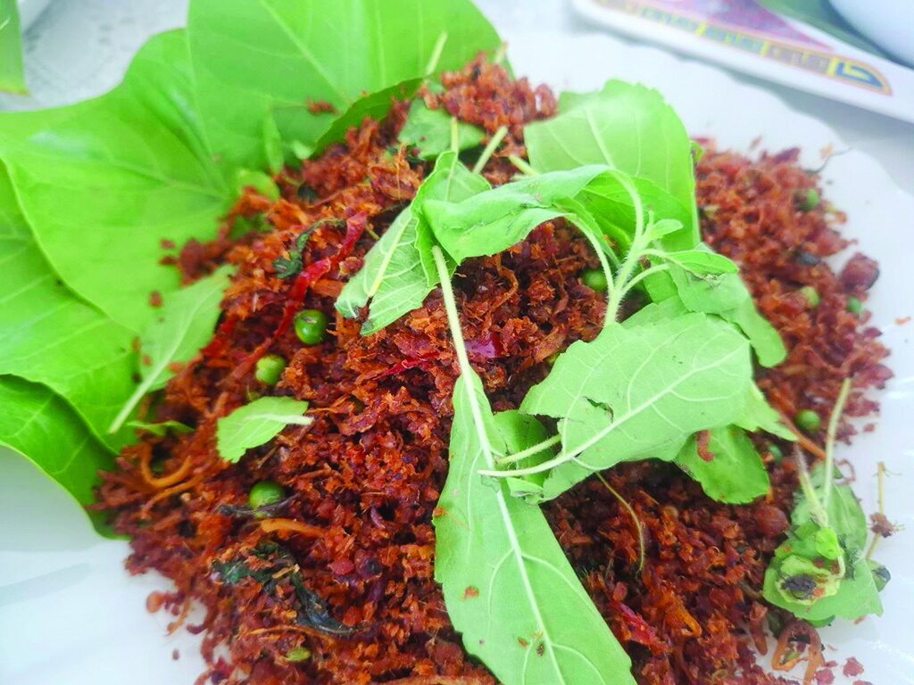 อิ่มอร่อย - ซานาดา แซ่บริมสวนคาเฟ่ เสิร์ฟ‘กระท้อนทองใบใหญ่’