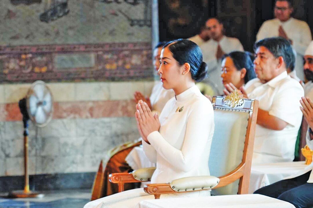 รายงานพิเศษ - พิธีเจริญพระพุทธมนต์ เวียนเทียนวันวิสาขบูชา