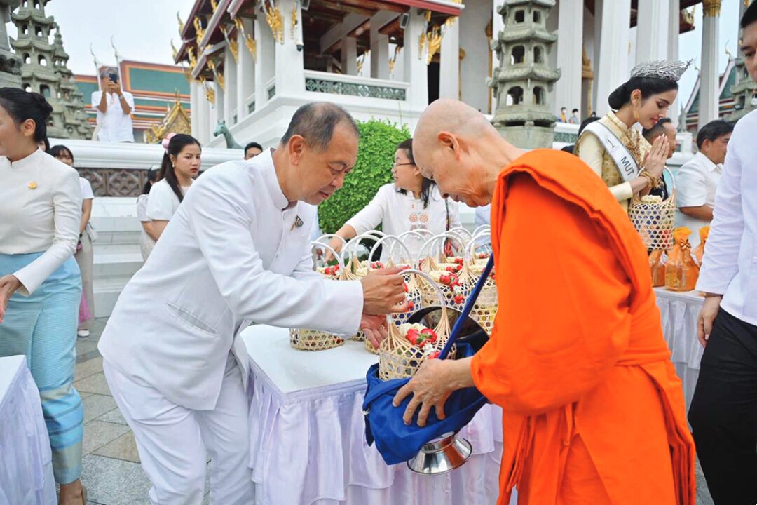 รายงานพิเศษ - พิธีเจริญพระพุทธมนต์ เวียนเทียนวันวิสาขบูชา