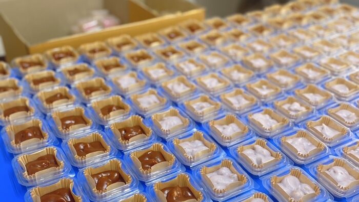 แม่ค้าขนมไทย เดือด หอบขนม 470 กล่อง เอาผิดแม่ค้าสาวตลาดดัง หลอกสั่งทำขนมขายแต่ไม่จ่ายเงิน อดีตนายจ้าง แฉซ้ำ แฝงตัวเป็นลูกจ้าง ก็อปปี้สูตรอาหาร เปิดร้านแข่ง