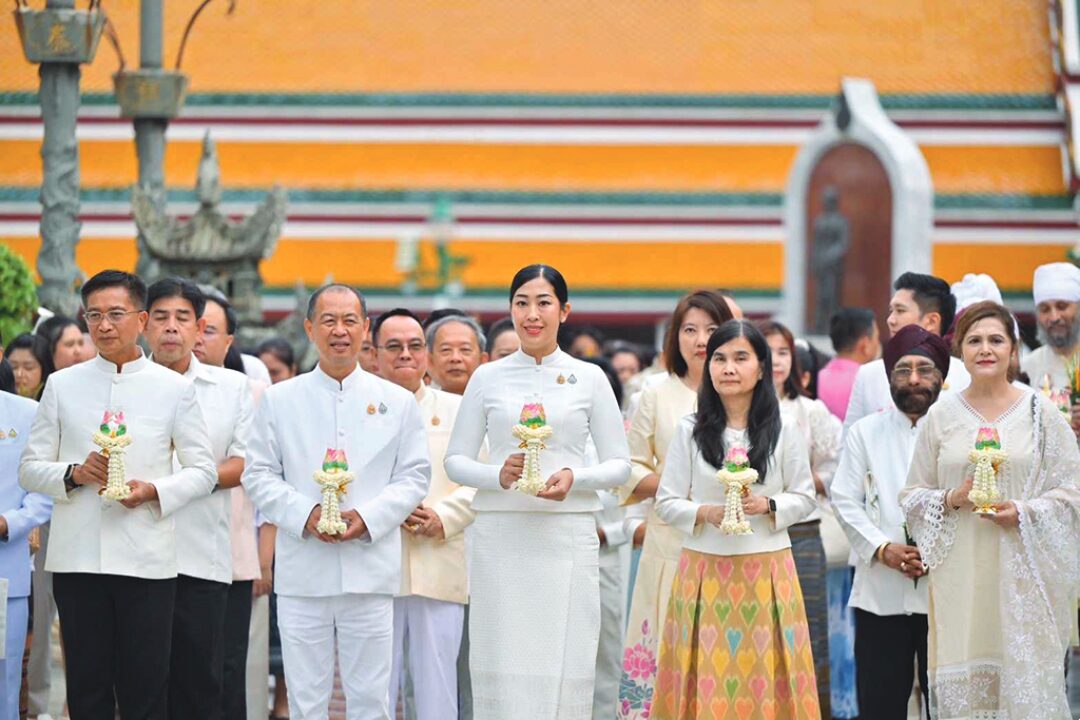 รายงานพิเศษ - พิธีเจริญพระพุทธมนต์ เวียนเทียนวันวิสาขบูชา