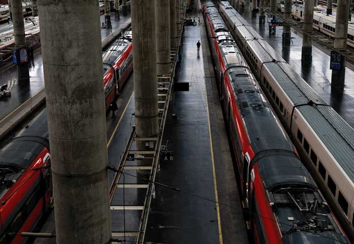 เผยปม “โจรขโมยสายทองแดง” ทำรถไฟสเปนชะงัก-หลายพันคนติดแหง็กข้ามคืน