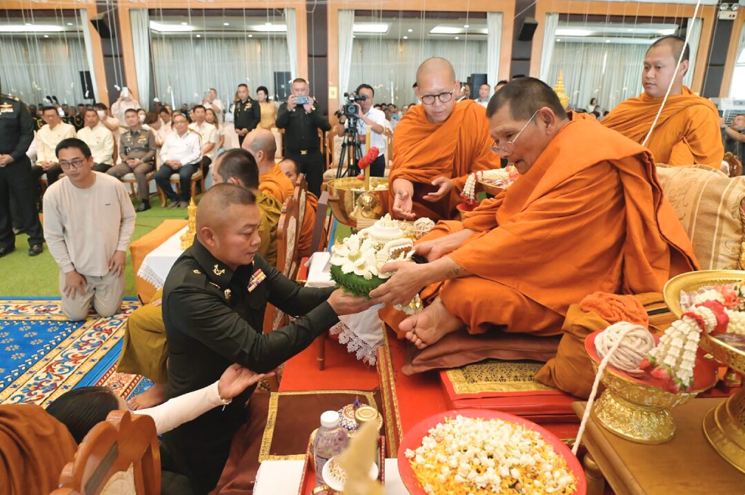 ข่าวสดพระเครื่อง - พุทธาภิเษก‘หลวงพ่อใหญ่โชคดี’ กองทัพภาคที่2ทอดผ้าป่าสามัคคี