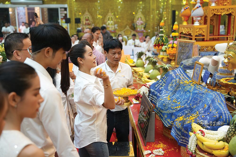 รายงานพิเศษ - ศิลปินดาราร่วมพิธีไหว้ครู 20ปีหลวงพ่อพูลละสังขาร