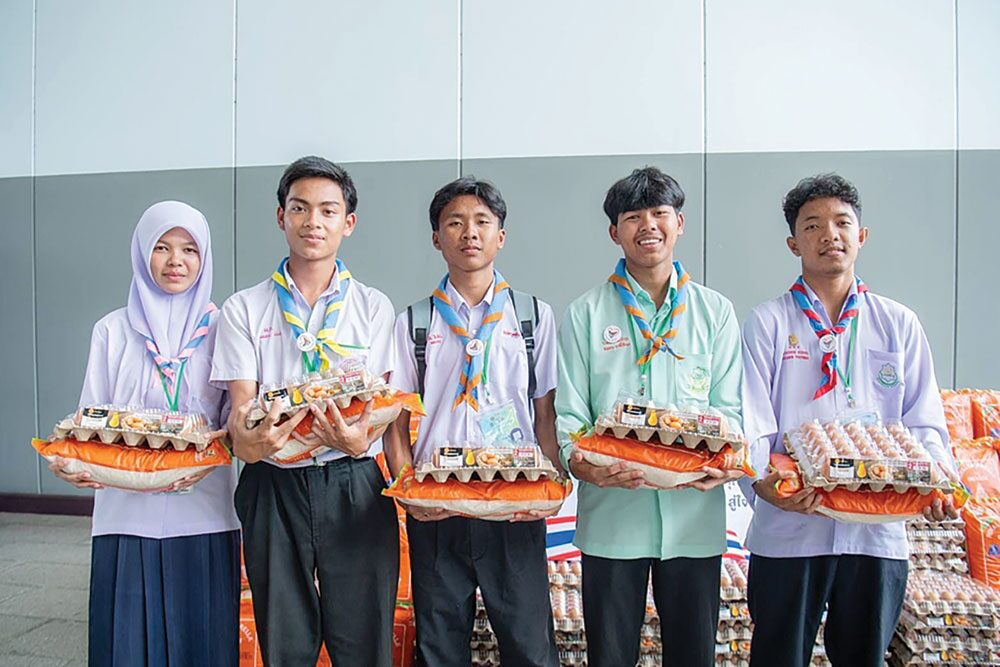 สดจากเยาวชน - เสริมสร้างเยาวชน สานใจไทยสู่ใจใต้
