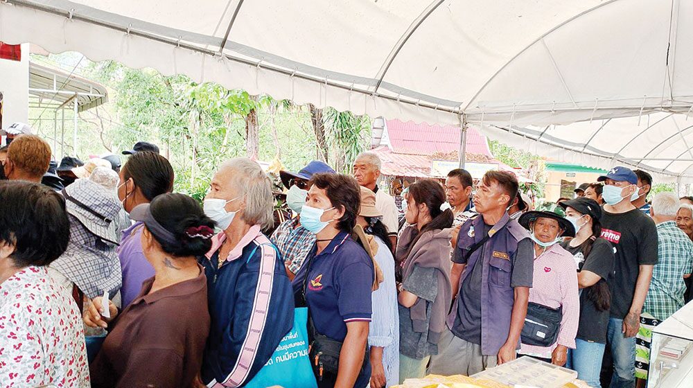 ข่าวสดพระเครื่อง - ทำบุญอายุวัฒนมงคลครบ 61 ปี ‘หลวงพ่อสง่า’แจกทานข้าวสาร