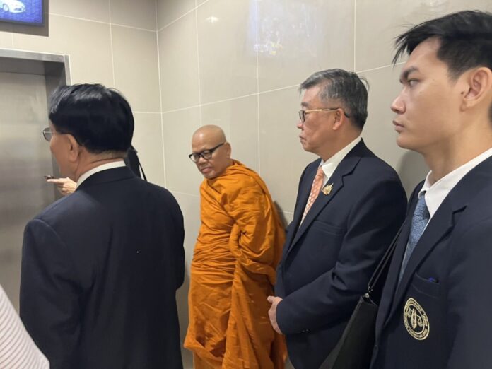 Abbot denies 300 million baht embezzlement, gambling claims | News by Thaiger